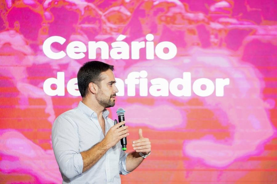 Eduardo Leite falou sobre o tema da arrecada&ccedil;&atilde;o ap&oacute;s apresentar agenda de desenvolvimento econ&ocirc;mico do RS