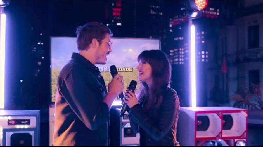 F&aacute;bio Porchat e Sandy s&atilde;o os protagonistas da com&eacute;dia que gira em torno da m&uacute;sica Evid&ecirc;ncias