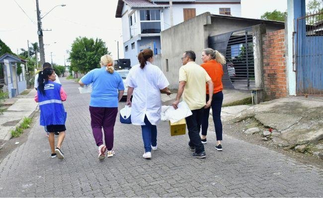 Equipe da Secretaria Municipal da Sa&uacute;de percorreu as ruas da Vila Palmeira neste primeiro dia da a&ccedil;&atilde;o