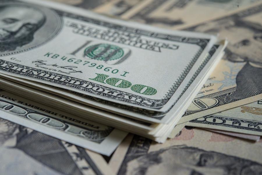 Entre o piso e o teto da sess&atilde;o, Ibovespa oscilou e cedeu 0,51%
