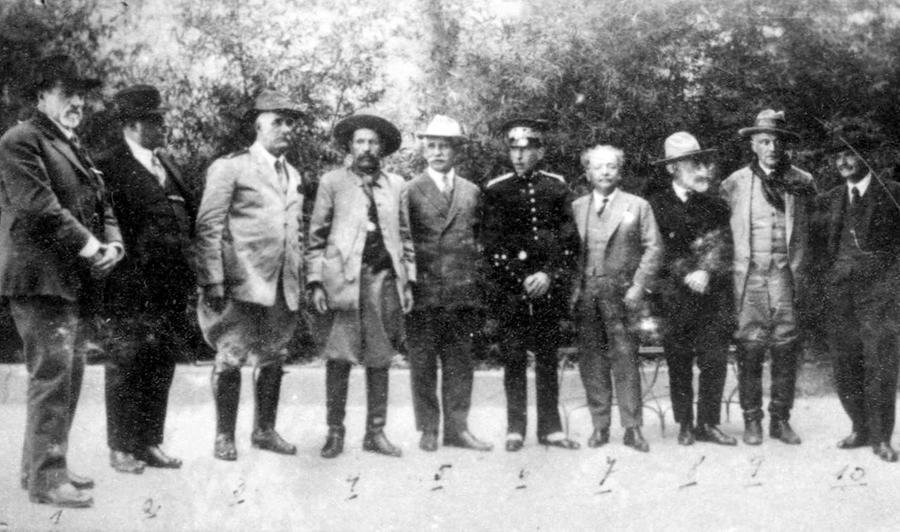 Assis Brasil (o mais baixo) na assinatura do Pacto de Pedras Altas, em 1923