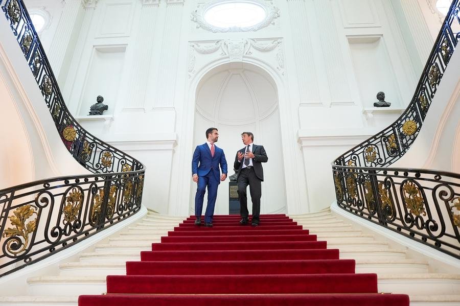 Governador Eduardo Leite, que embarca hoje para a Europa, recebeu nesta semana o embaixador da It&aacute;lia no Pal&aacute;cio Piratini