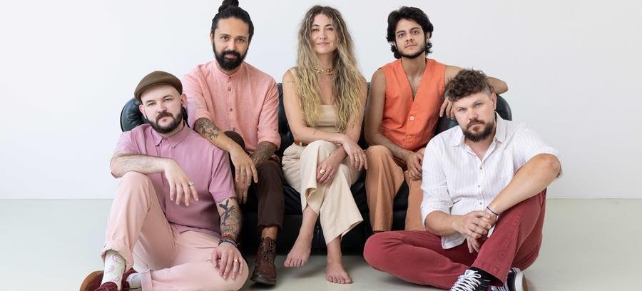 A Banda Mais Bonita da Cidade apresenta novo trabalho sobre tempo e espa&ccedil;o