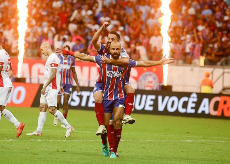 Everton Ribeiro e Thaciano s&atilde;o destaques do Bahia que chegou semifinal da Copa Nordeste