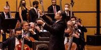 O maestro argentino radicado nos EUA Christian Baldini rege a Ospa