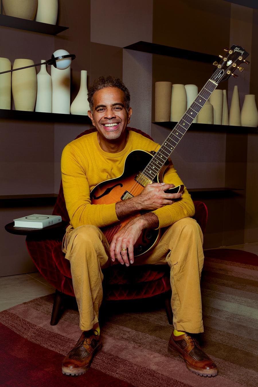 Jair Oliveira lan&ccedil;ou "Teimosia" nesta sexta-feira e lan&ccedil;a "Rei da L&aacute;bia" neste s&aacute;bado