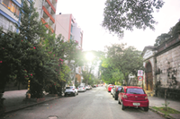 No Centro de Porto Alegre, a hoje rua Fernando Machado chamava-se Rua do Arvoredo e foi onde ocorreram os assassinatos de ao menos três pessoas