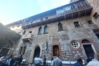Público visita Casa de Giulietta