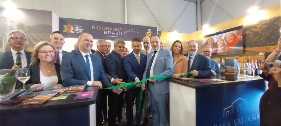 Governo ga&uacute;cho durante abertura oficial do estande na feira de vinhos Vinitaly, em Verona