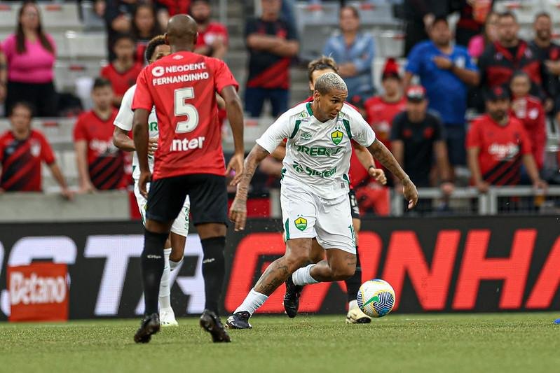 Athletico-PR goleou o Cuiab&aacute; na estreia do Brasileir&atilde;o