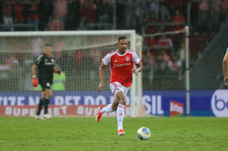 De boa atua&ccedil;&atilde;o contra o Bahia, volante Fernando est&aacute; cavando espa&ccedil;o no time