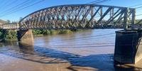 O rio Ibirapuitã na manhã de quarta-feira sobe e pode provocar a segunda cheia do ano em Alegrete