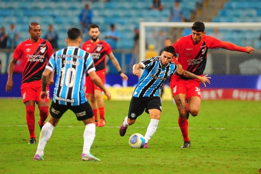 Dodi teve atua&ccedil;&atilde;o elogiada pelo t&eacute;cnico Renato Portaluppi