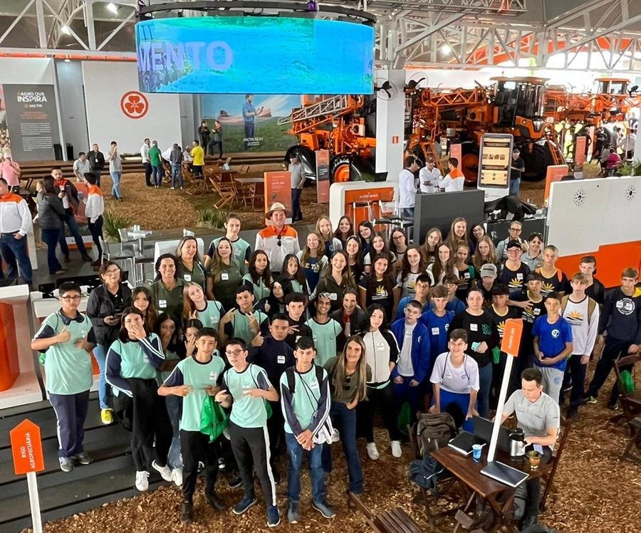 Grupo de alunos foi levado &agrave; feira, em mar&ccedil;o