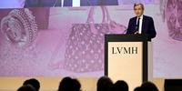 Primeiro da lista é o francês Bernard Arnault, do conglomerado LVMH, que reúne marcas de luxo, como Dior e Louis Vuitton