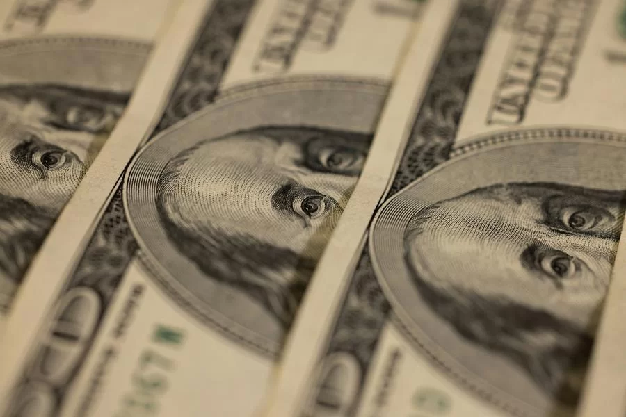 Sem indicadores de peso aqui e l&aacute; fora, investidores operaram de olho nas tens&otilde;es no Oriente M&eacute;dio