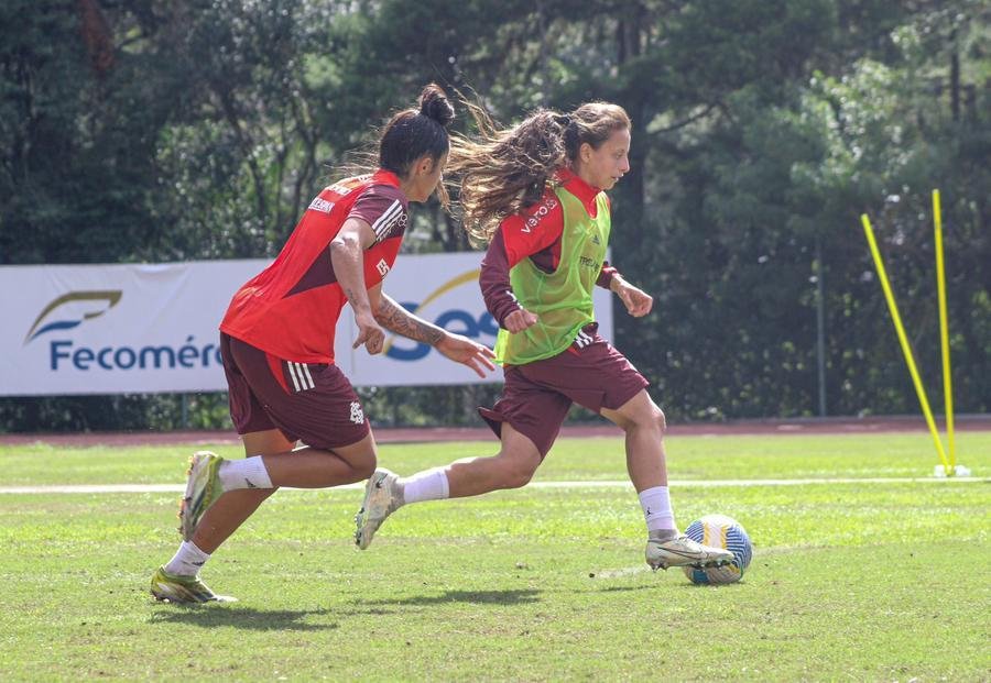 Gurias Coloradas enfrentam o Flamengo pelo Brasileir&atilde;o Feminino