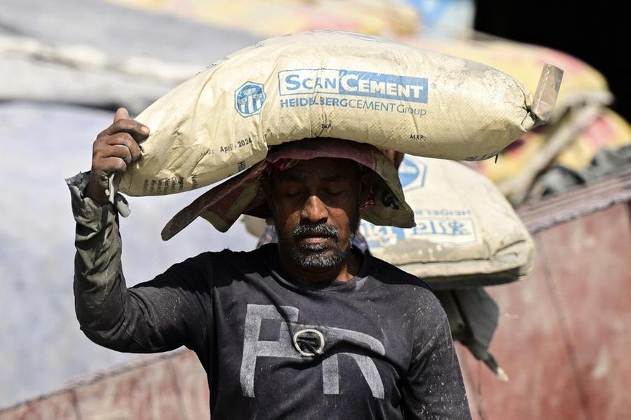 Trabalhadores do setor agr&iacute;cola e de transporte de cargas "podem estar particularmente em risco", aponta estudo