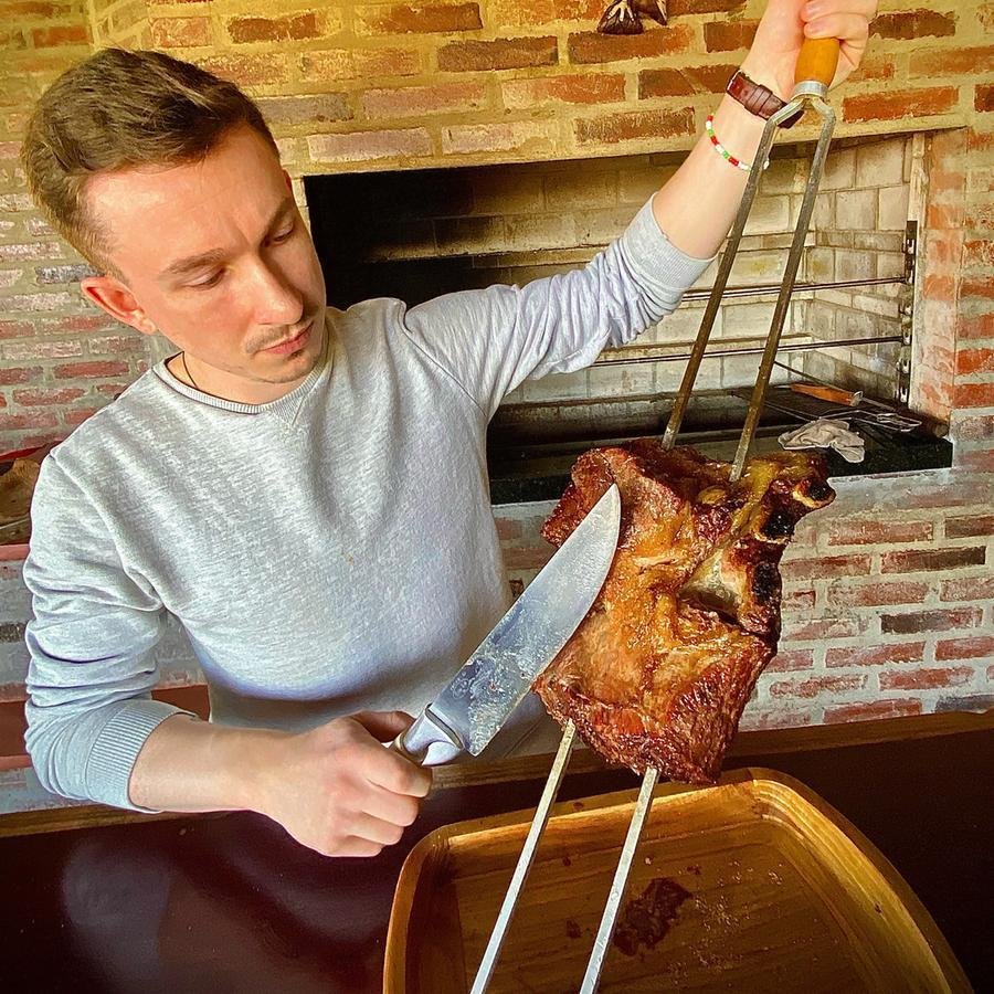 Professor de Gastronomia da UniRitter ensina as t&eacute;cnicas para celebrar o Dia do Churrasco nesta quarta-feira