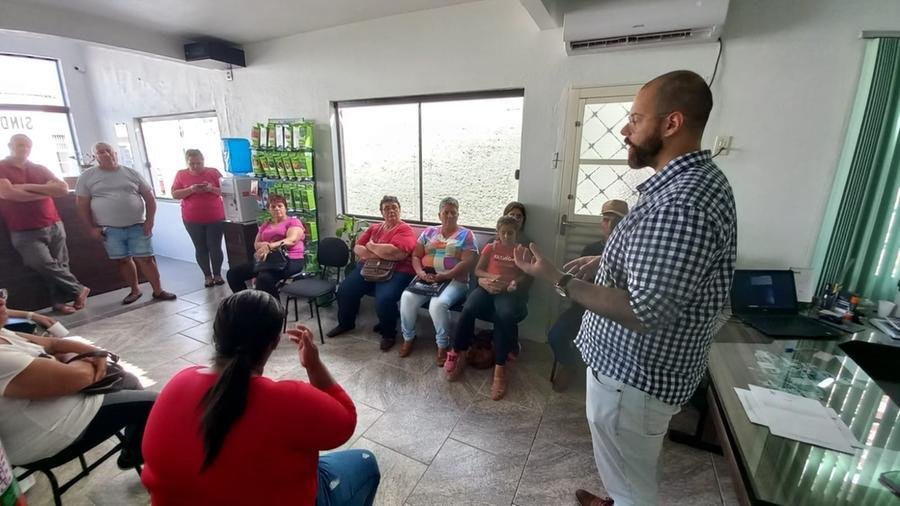 O grupo se reuniu para tra&ccedil;ar os primeiros passos da a&ccedil;&atilde;o coletiva