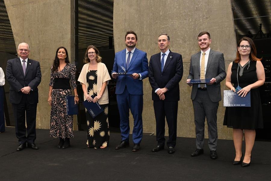 Mauren Xavier (&agrave; direita) &eacute; autora da reportagem premiada