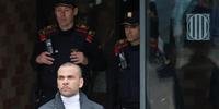 Daniel Alves deixa a prisão em Barcelona