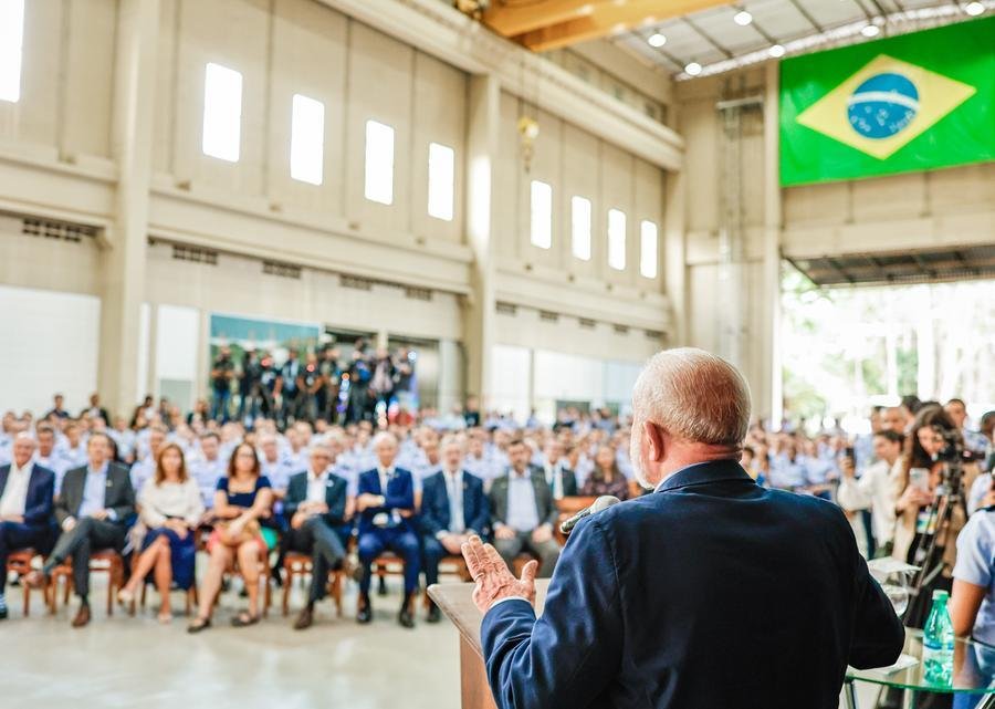 Presidente brasileiro avaliou que pa&iacute;s pode ter "dificuldade de se defender" se n&atilde;o fizer investimentos na &aacute;rea