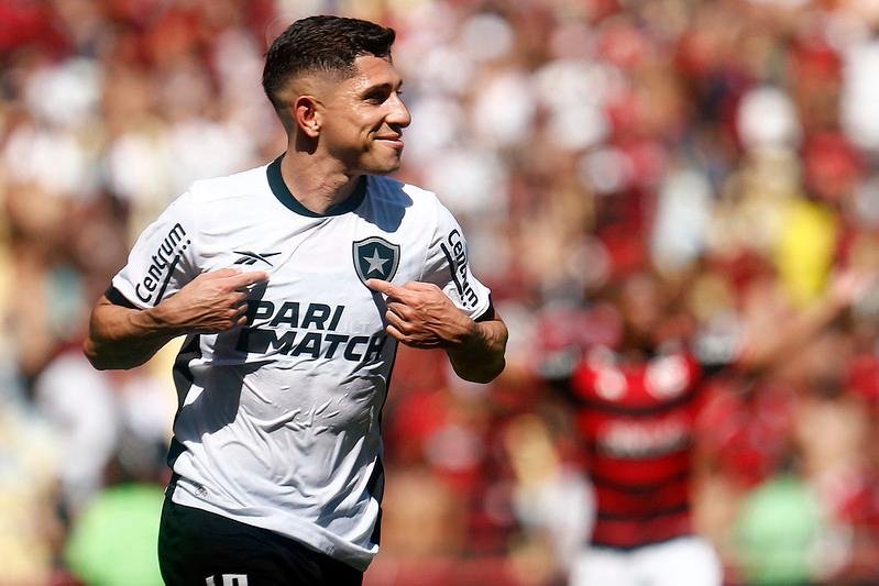 Savarino fez o segundo gol da partida na vit&oacute;ria do fOG&Atilde;O