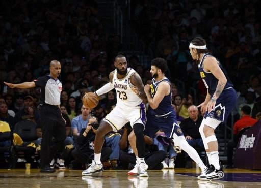 Astro da NBA marcou 30 pontos na partida e evitou elimina&ccedil;&atilde;o do Lakers