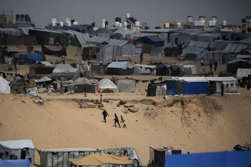 Deslocados pela guerra acamparam em Rafah