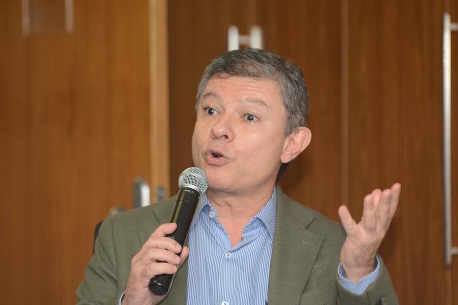 Coletiva de Imprensa sobre suspens&atilde;o de atendimento dos hospitais pelo IPE.
Dr Gerson Junqueira Jr&ordm; , Pres da AMRIGS