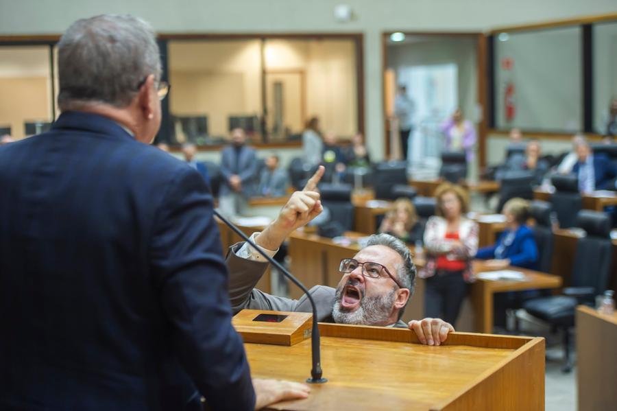 Sess&atilde;o foi marcada por debate em torno dos impactos do inc&ecirc;ndio na pousada Garoa, em Porto Alegre