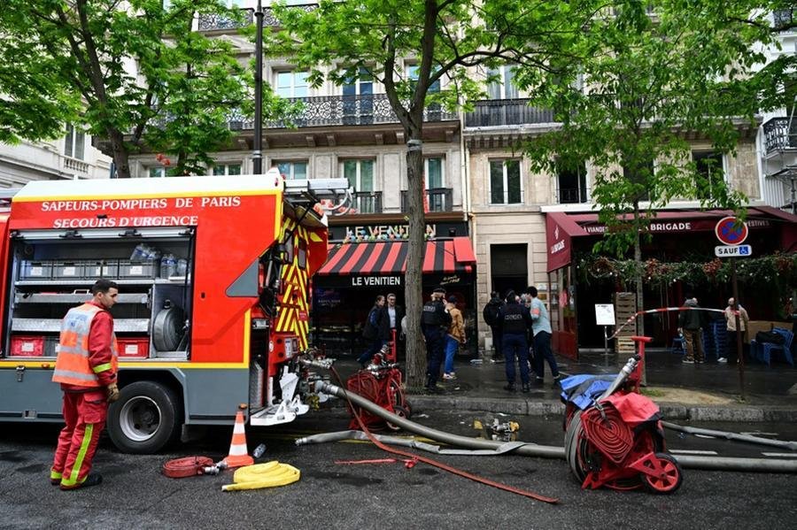 Inc&ecirc;ndios deixam quatro mortos em Paris