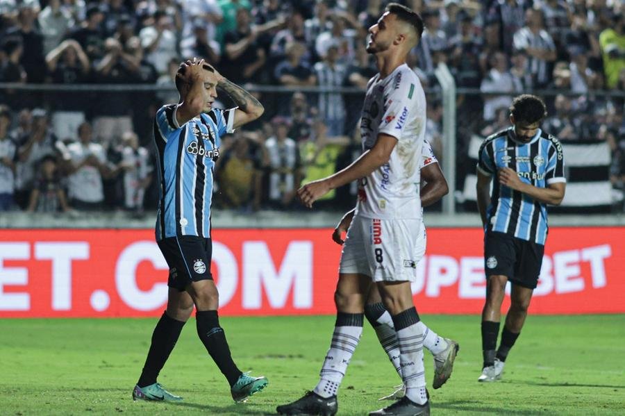Cristaldo perdeu &oacute;tima chance no final do primeiro tempo