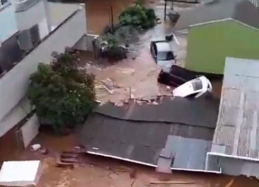 Enxurrada arrastou carros e destruiu casas em Nova Prata