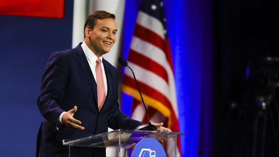 George Santos foi expulso do Congresso dos Estados Unidos em 2023
