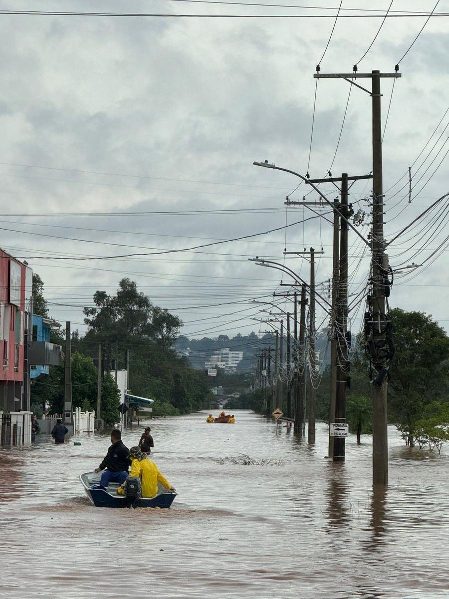 As pessoas est&atilde;o sendo acolhidas nas escolas Noemy Fay dos Santos e Padre Afonso Kist