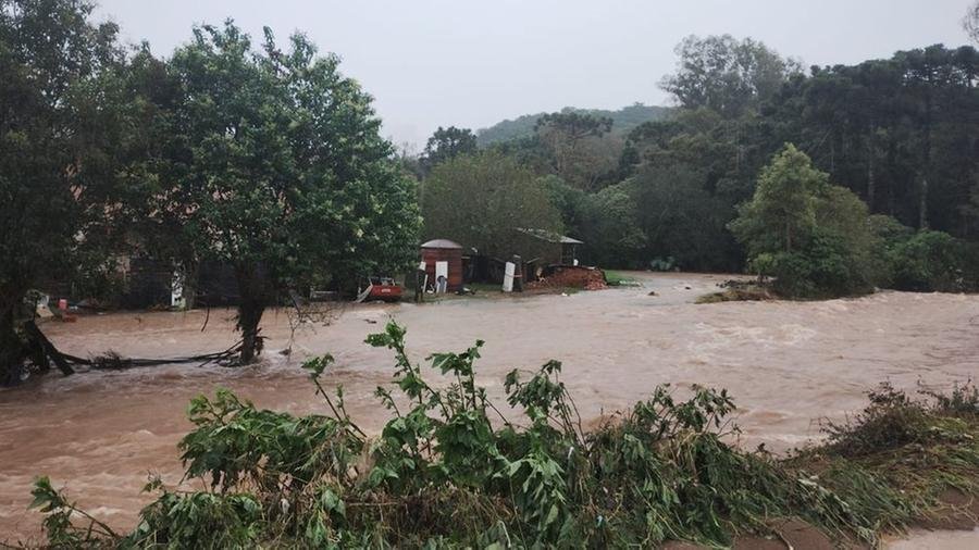 Chuvas causam perda de vidas e danos materiais em todo o Estado