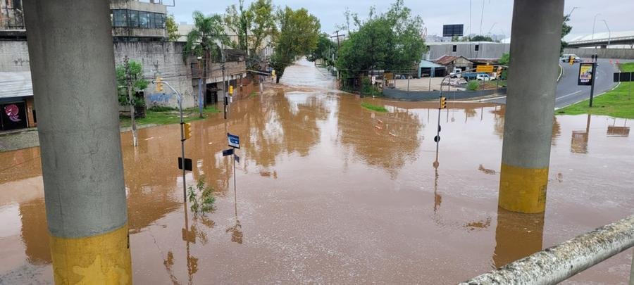 Prefeitura informa rompimento de port&atilde;o na zona Norte de Porto Alegre