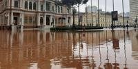 Água do Guaíba invadiu o Centro Histórico de Porto Alegre