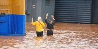 Enchente chega na Av. Sertório