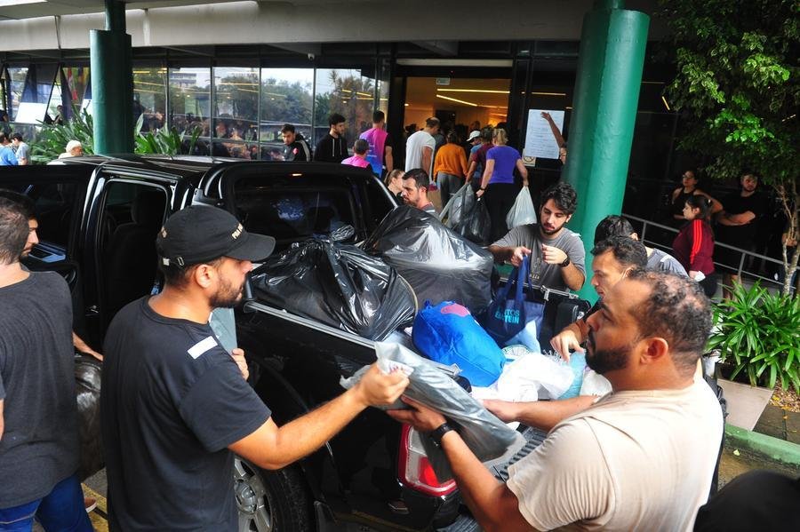 Solidariedade dos portoalegrenses fez lotar pontos de coleta de doa&ccedil;&otilde;es para atingidos da enchente hist&oacute;rica