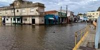 Mesmo com o nível da Lagoa dos Patos apresentando estabilidade, algumas ruas alagaram em São José do Norte
