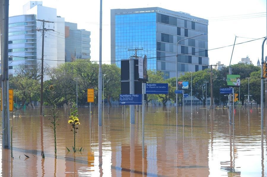 Evento pode causar novos deslizamentos e quedas de barreiras em regi&otilde;es serranas