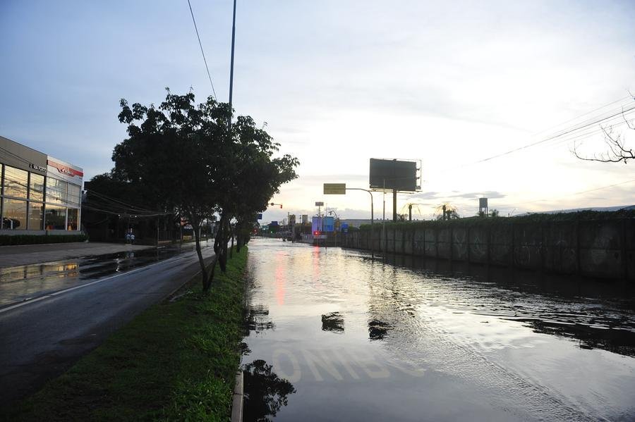 RS tem 408 mil pontos sem luz por conta das enchentes