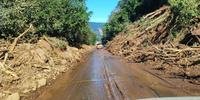 Estradas rurais desobstruídas, como na região do Vale do Taquari, permitem trabalho