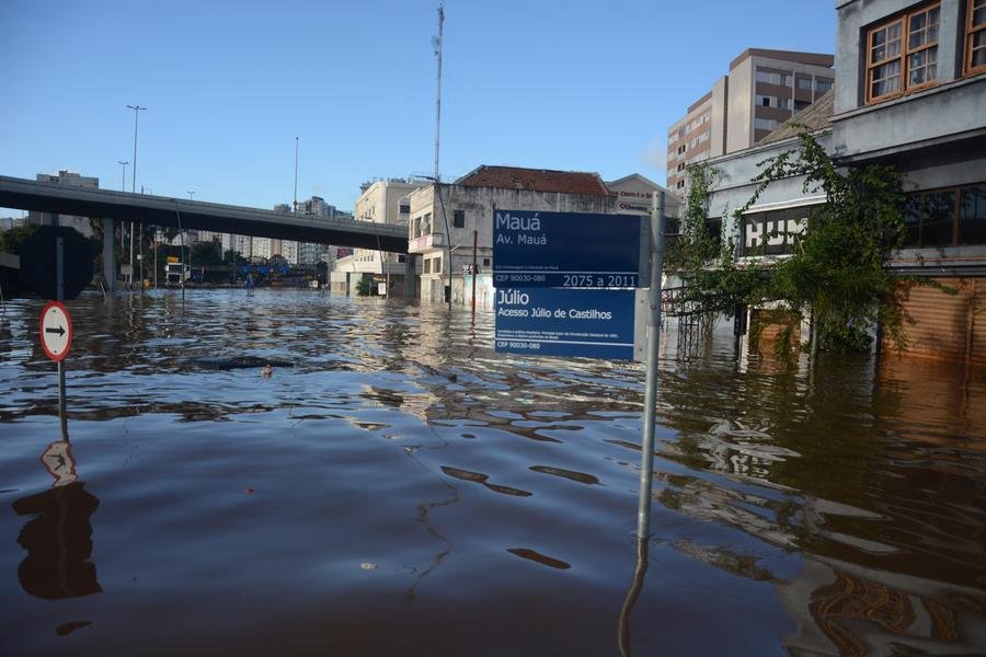 Alagamentos seguem nas ruas do Centro Hist&oacute;rico de Porto Alegre