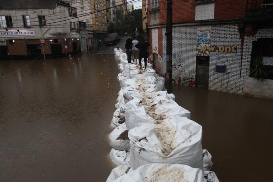 No Centro Hist&oacute;rico, &aacute;gua voltou a subir