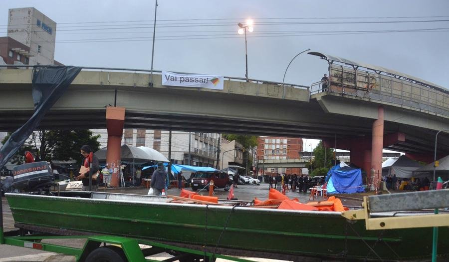 Centro de Porto Alegre segue com cen&aacute;rio de alagamento