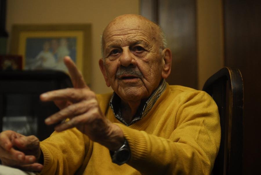 Enio Vitale Brusque de Abreu presencia, aos 89 anos, a segunda grande enchente em Porto Alegre